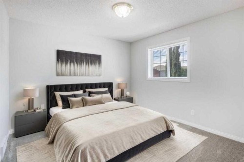26 Rocky Ridge Heights Nw, Calgary, AB - Indoor Photo Showing Bedroom