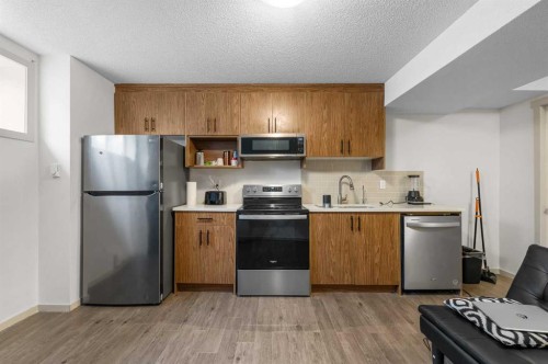 107 Masters Heights Se, Calgary, AB - Indoor Photo Showing Kitchen