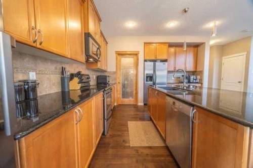 28 Crestmont Way Sw, Calgary, AB - Indoor Photo Showing Kitchen With Double Sink