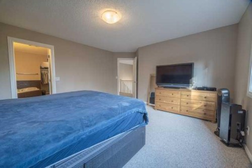 28 Crestmont Way Sw, Calgary, AB - Indoor Photo Showing Bedroom
