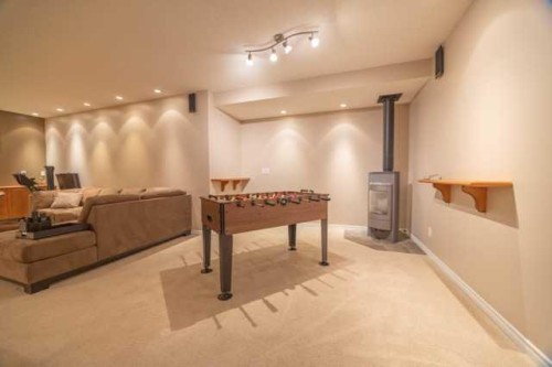 28 Crestmont Way Sw, Calgary, AB - Indoor Photo Showing Other Room