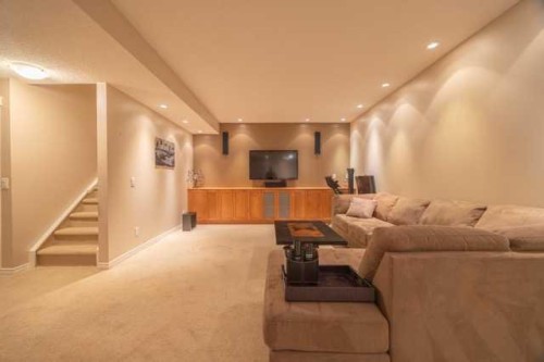 28 Crestmont Way Sw, Calgary, AB - Indoor