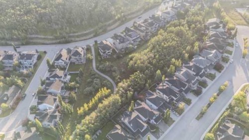 28 Crestmont Way Sw, Calgary, AB - 