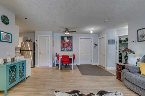 1115-1818 Simcoe Boulevard Sw, Calgary, AB - Indoor Photo Showing Living Room