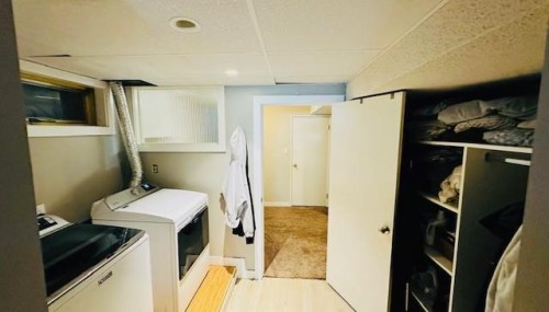 25 Rossdale Road Sw, Calgary, AB - Indoor Photo Showing Laundry Room