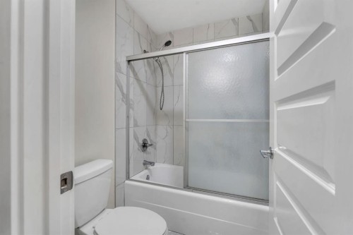 229 Walgrove Terrace Se, Calgary, AB - Indoor Photo Showing Bathroom