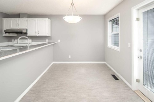 17 Hidden Creek Rise Nw, Calgary, AB - Indoor Photo Showing Kitchen With Double Sink