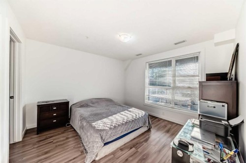 102-1629 38 Street Sw, Calgary, AB - Indoor Photo Showing Bedroom