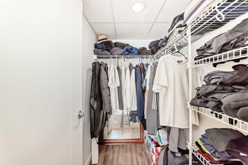102-1629 38 Street Sw, Calgary, AB - Indoor With Storage