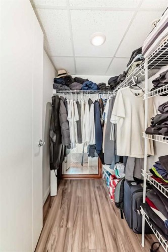 102-1629 38 Street Sw, Calgary, AB - Indoor With Storage