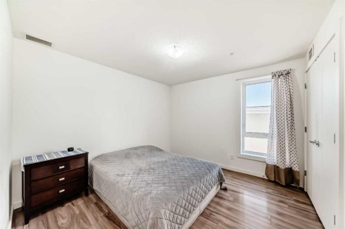 102-1629 38 Street Sw, Calgary, AB - Indoor Photo Showing Bedroom