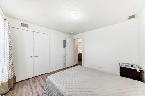 102-1629 38 Street Sw, Calgary, AB - Indoor Photo Showing Bedroom