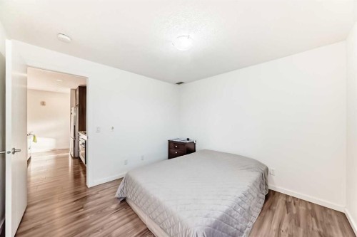 102-1629 38 Street Sw, Calgary, AB - Indoor Photo Showing Bedroom