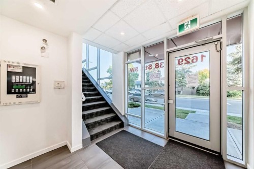 102-1629 38 Street Sw, Calgary, AB - Indoor Photo Showing Other Room