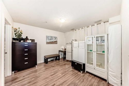 202-1629 38 Street Sw, Calgary, AB - Indoor Photo Showing Other Room