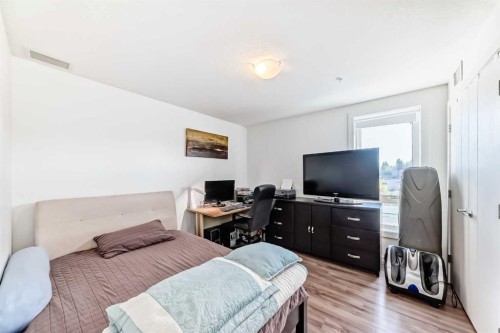 202-1629 38 Street Sw, Calgary, AB - Indoor Photo Showing Bedroom