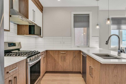 1-1936 26 Street Sw, Calgary, AB - Indoor Photo Showing Kitchen With Stainless Steel Kitchen With Double Sink With Upgraded Kitchen