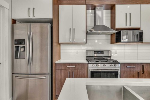 1-1936 26 Street Sw, Calgary, AB - Indoor Photo Showing Kitchen