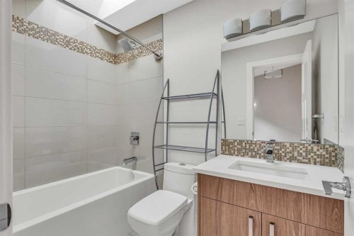 1-1936 26 Street Sw, Calgary, AB - Indoor Photo Showing Bathroom