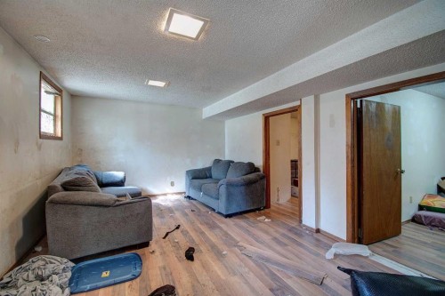 514 30 Street Nw, Calgary, AB - Indoor