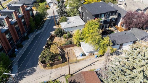514 30 Street Nw, Calgary, AB - Outdoor