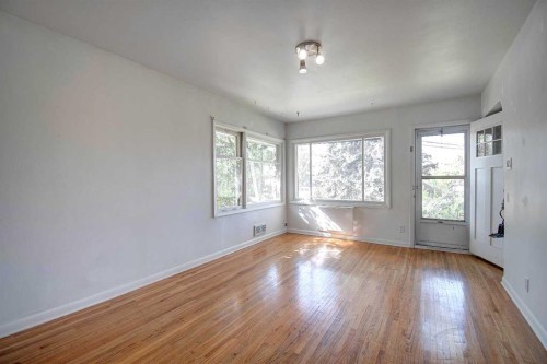 514 30 Street Nw, Calgary, AB - Indoor Photo Showing Other Room