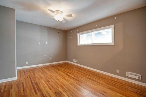 514 30 Street Nw, Calgary, AB - Indoor Photo Showing Other Room