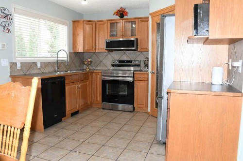 66 Cramond Circle Se, Calgary, AB - Indoor Photo Showing Kitchen