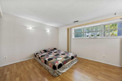 6419 28 Avenue Ne, Calgary, AB - Indoor Photo Showing Bedroom