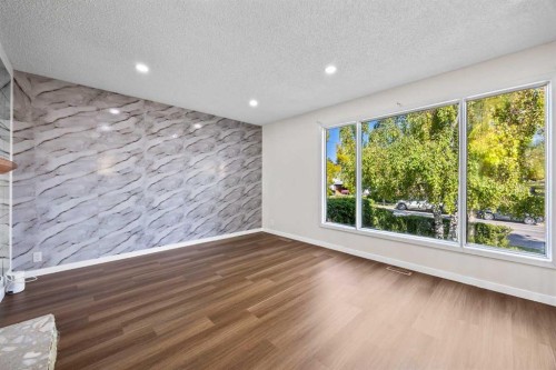 6419 28 Avenue Ne, Calgary, AB - Indoor Photo Showing Other Room