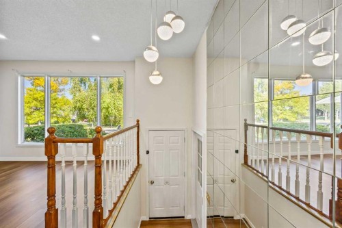 6419 28 Avenue Ne, Calgary, AB - Indoor Photo Showing Other Room