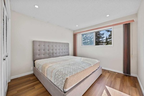 6419 28 Avenue Ne, Calgary, AB - Indoor Photo Showing Bedroom