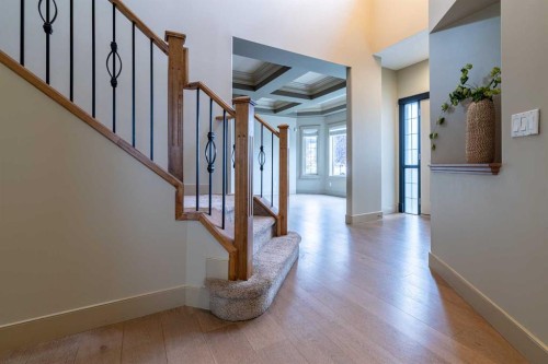 52 Elmont Green Sw, Calgary, AB - Indoor Photo Showing Other Room