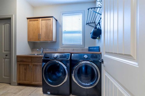 52 Elmont Green Sw, Calgary, AB - Indoor Photo Showing Laundry Room
