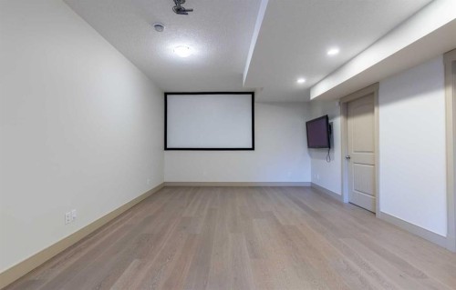 52 Elmont Green Sw, Calgary, AB - Indoor Photo Showing Other Room