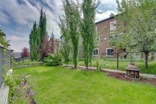 52 Elmont Green Sw, Calgary, AB - Outdoor