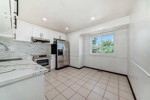 79 Bermuda Drive Nw, Calgary, AB - Indoor Photo Showing Kitchen