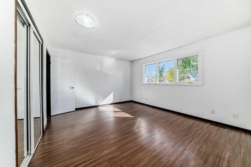 79 Bermuda Drive Nw, Calgary, AB - Indoor Photo Showing Other Room