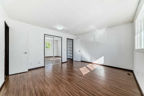 79 Bermuda Drive Nw, Calgary, AB - Indoor Photo Showing Other Room