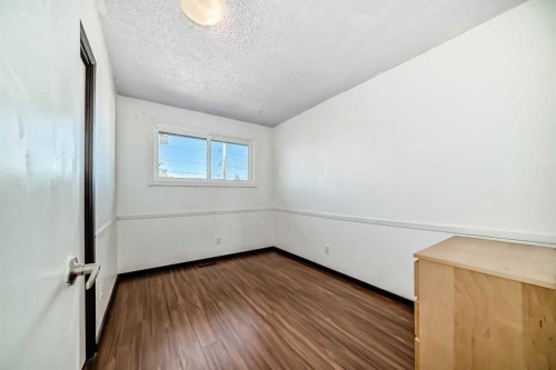 79 Bermuda Drive Nw, Calgary, AB - Indoor Photo Showing Other Room