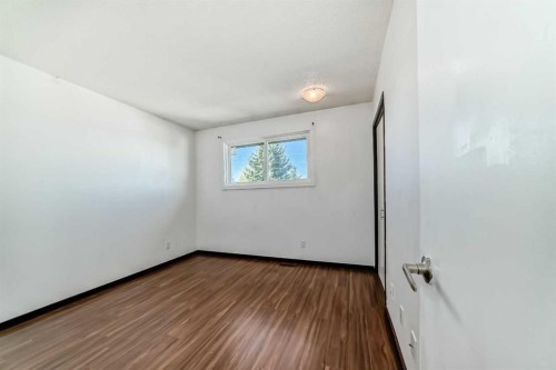 79 Bermuda Drive Nw, Calgary, AB - Indoor Photo Showing Other Room