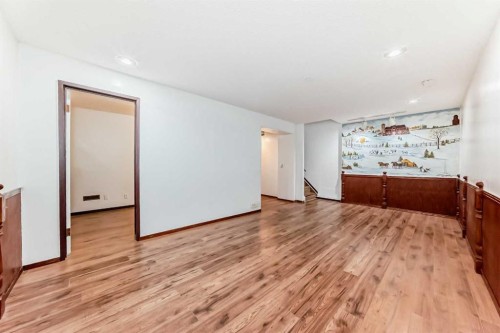 79 Bermuda Drive Nw, Calgary, AB - Indoor Photo Showing Other Room