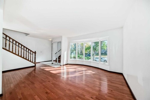 79 Bermuda Drive Nw, Calgary, AB - Indoor Photo Showing Other Room