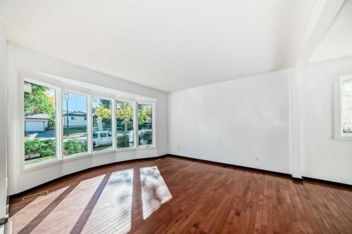 79 Bermuda Drive Nw, Calgary, AB - Indoor Photo Showing Other Room