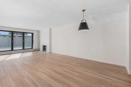 202-611 67 Avenue Sw, Calgary, AB - Indoor Photo Showing Other Room