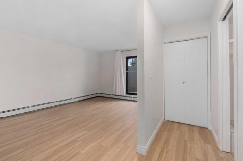 202-611 67 Avenue Sw, Calgary, AB - Indoor Photo Showing Other Room
