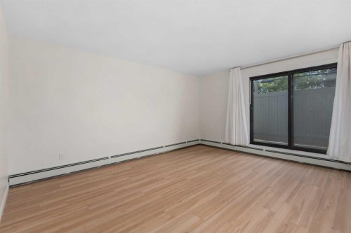 202-611 67 Avenue Sw, Calgary, AB - Indoor Photo Showing Other Room