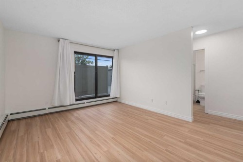 202-611 67 Avenue Sw, Calgary, AB - Indoor Photo Showing Other Room