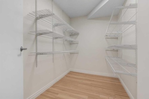 202-611 67 Avenue Sw, Calgary, AB - Indoor With Storage