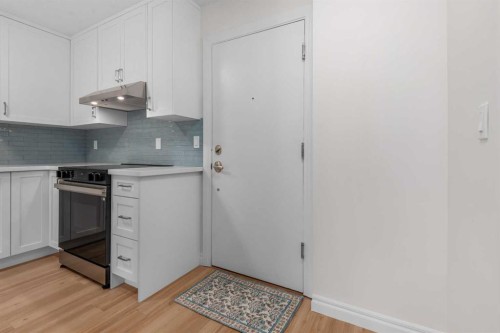 202-611 67 Avenue Sw, Calgary, AB - Indoor Photo Showing Kitchen